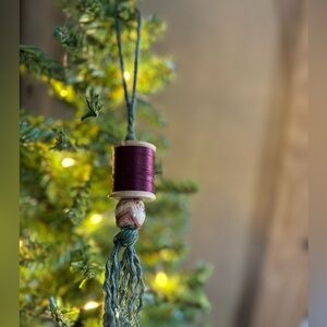 🧵Vintage Wood Spool Christmas Ornament - Maroon & green